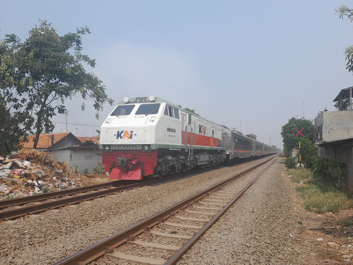 wira1517's tweet photo. Dirgahayu Kereta Api Indonesia ke 79 Tahun (28 September 2024).
#fotosepur
#kai79
#hutkai
#keretaapikita
@KAI121
@keretaapikita
@JavatrainID
@argothrottle
@perkeretaapian
@mas_didiek
@AnkerTwiter
@jurnalrailfans https://t.co/k9BIL9RI50