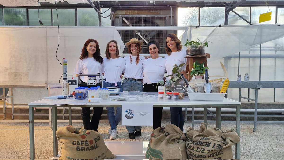 Sustainable Agriculture & Biogeochemistry Lab (@sab_laboratory) on Twitter photo Gran día celebrando la Noche Europea de los Investigadores. Gracias a todos aquellos que nos han acompañado. Gracias también a nuestras científicas <a href="/NazaretPapaver/">Nazaret Ocaña 🏳️🌈🍉</a> , Ana Martínez-Carrasco, <a href="/lrcarmen/">Carmiña Lola</a> <a href="/primatecuriosa/">Beatriz Jiménez Prieto</a> y Cristina Gómez por hablar de agricultura sostenible y suelo. Gran día celebrando la Noche Europea de los Investigadores. Gracias a todos aquellos que nos han acompañado. Gracias también a nuestras científicas <a href="/NazaretPapaver/">Nazaret Ocaña 🏳️🌈🍉</a> , Ana Martínez-Carrasco, <a href="/lrcarmen/">Carmiña Lola</a> <a href="/primatecuriosa/">Beatriz Jiménez Prieto</a> y Cristina Gómez por hablar de agricultura sostenible y suelo.