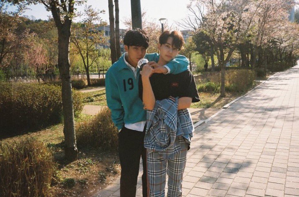 cocorogyu's tweet image. Thread of manga/manhwa/manhua that reminds me of #Gyuhan #밍쫑 whether in terms of dynamic or looks

*because I can and it’s necessary*