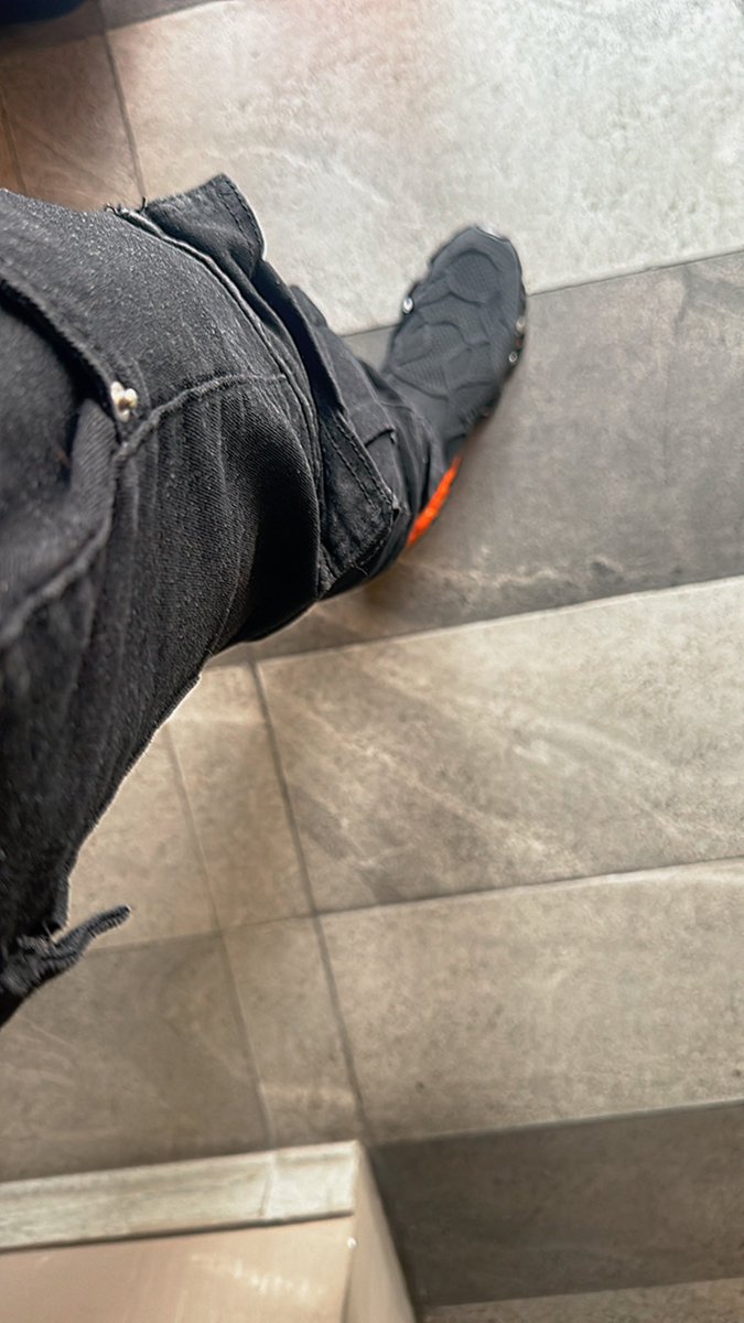 Been sleeping on the combats!!😴💤🛌
#travels #bangkok #combats #sneakers #walkies #🚶