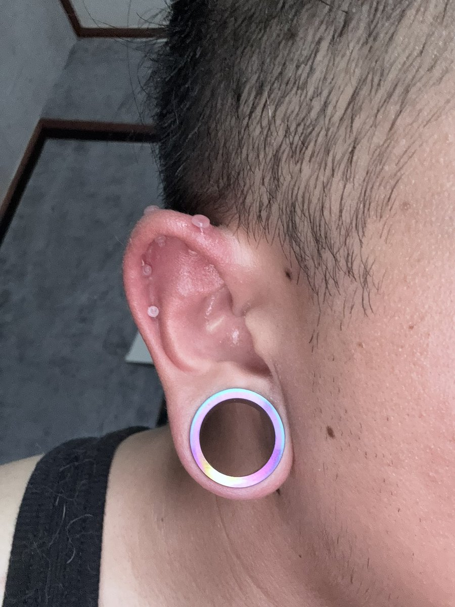 Hi_Hara_'s tweet photo. ４本換装するのに20分もかかってしまった
ピンセットとかツールある人は使ったほうがいいです
指だと時間かかります
でも14gのくせに肉芽ですか？ってなるくらき全然目立たないのでオススメです

軟骨 ピアス ボディピアス 16g 14g アクリルhttps://t.co/Ry93Rk9yux https://t.co/TDtYRFe0wQ