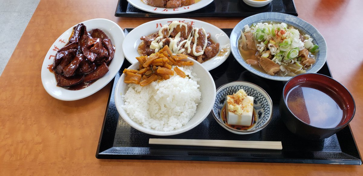discoDJdmx's tweet photo. へぃ。今日！千葉県野田市。箱ざき食堂。ミックスホルモン&amp;もつ煮合い盛り定食おかず大盛り。金レバー。2100円。最高だっち。
#箱ざき食堂
#ミックスホルモン
#もつ煮
#金レバー
#まっちゃんが行く https://t.co/XKREJmXbVi