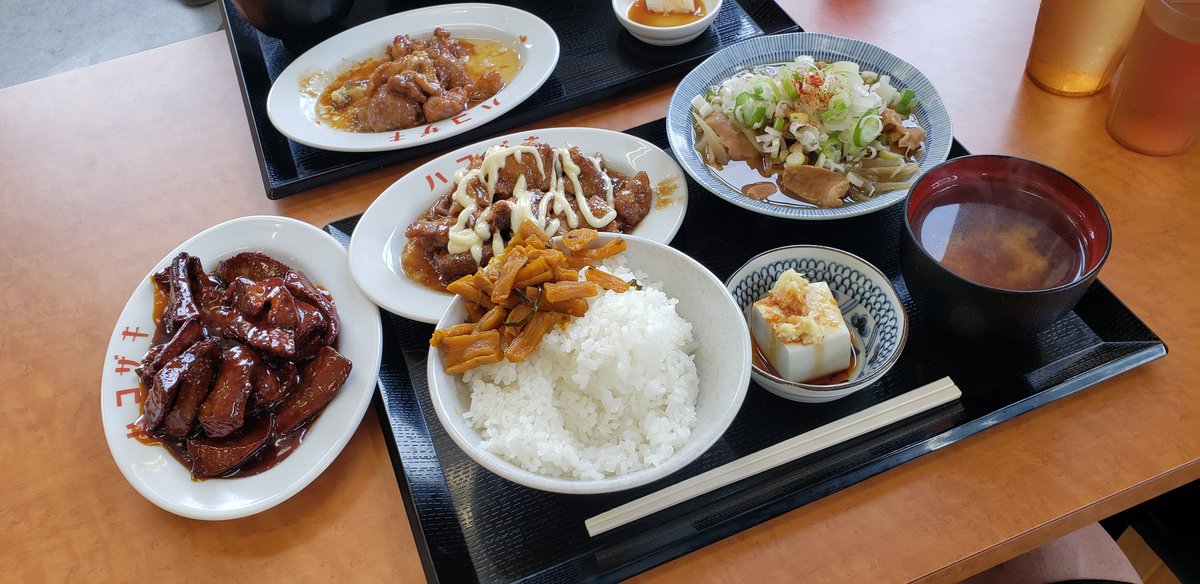 discoDJdmx's tweet photo. へぃ。今日！千葉県野田市。箱ざき食堂。ミックスホルモン&amp;もつ煮合い盛り定食おかず大盛り。金レバー。2100円。最高だっち。
#箱ざき食堂
#ミックスホルモン
#もつ煮
#金レバー
#まっちゃんが行く https://t.co/XKREJmXbVi