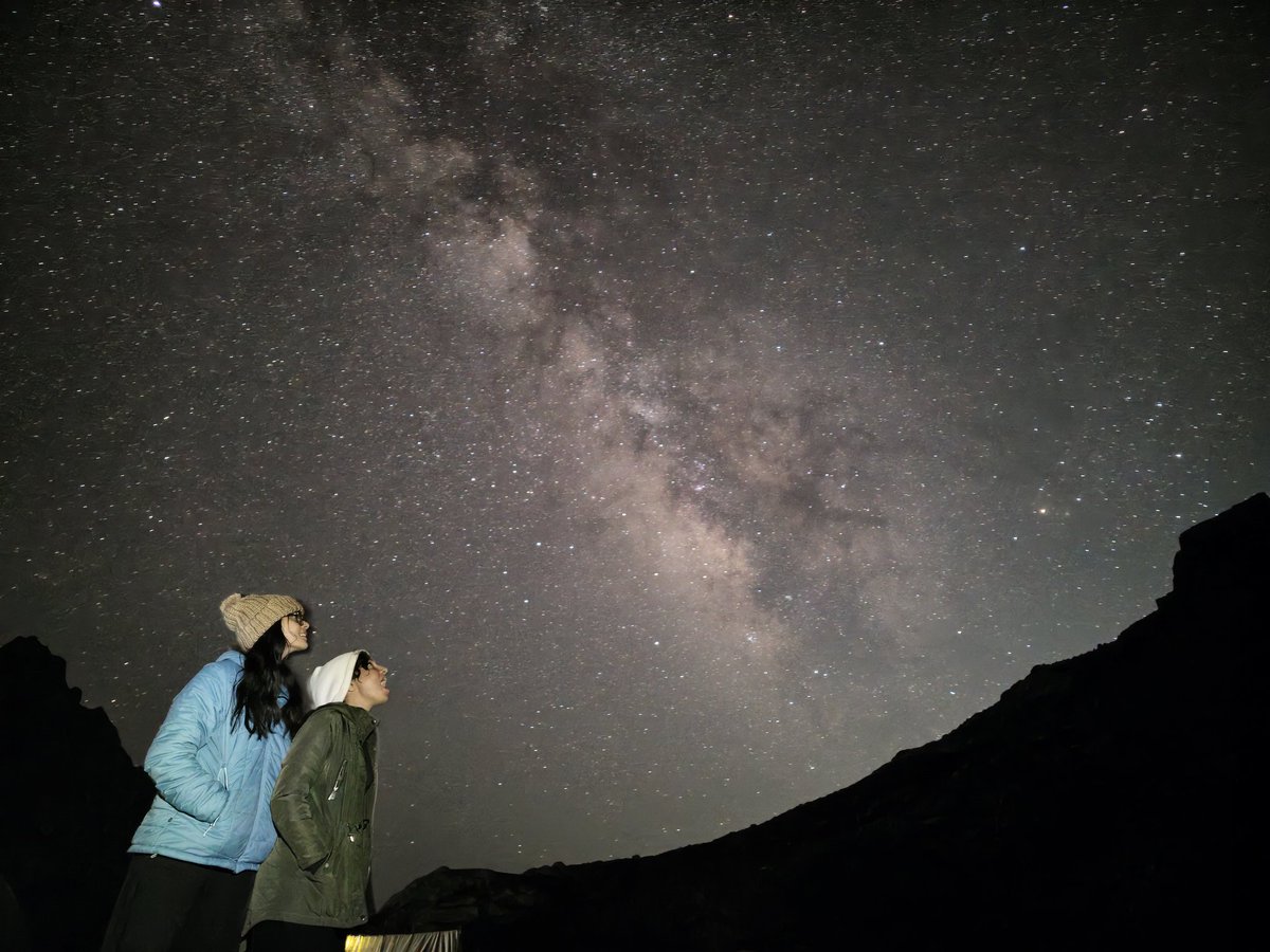 Managed to complete the great lakes of Kashmir Trek! 🏔️
8 days
About 100 KM
Crossed 3 high-altitude passes
7+ Untouched lakes
Clear Skies 
Breathtaking landscape 
Here is everything you need to know 👇