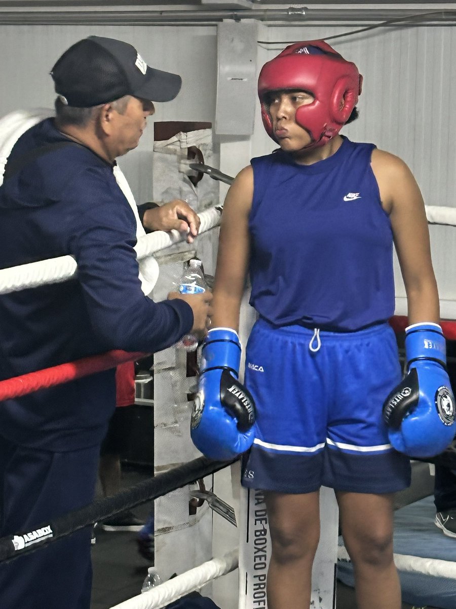 asabox503's tweet image. Esta tarde en SFIRA se organizó un open house de #Sparring donde jóvenes promesas del #Boxeo participaron mostrando su aptitudes y capacidades para el pugilismo de la Mano de #Asabox y de boxeadores profesionales 
@indeselsalvador 
#ConstruyendoElCamino