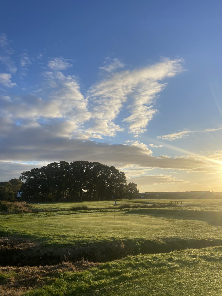 GolfStarcross's tweet photo. What a start to the day 😍 9 holes £7.50 9 holes and a pint £10. Come on down and make the most of the sunshine before the rain tomorrow, no need to book just turn up and play! ⛳️☀️ https://t.co/mxd5xSNZgI
