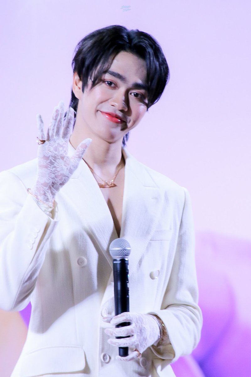 iblueyouna's tweet photo. 280924 

คุณหนูทรงทักทายปวงชนㅜㅡㅜ🥺✨

Blooming with Besevboom 

#26thBesevbloomingBoom 
#besevboom #เยลลี่บูม https://t.co/32kDy2J2zy