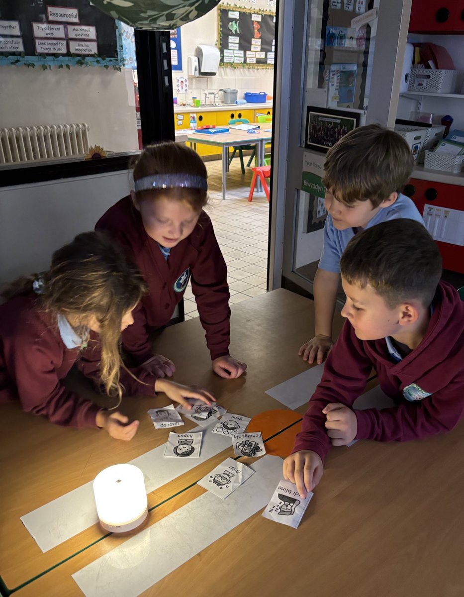 LPCommunity_'s tweet image. Blwyddyn Tri had fun doing there daily Welsh. 🏴󠁧󠁢󠁷󠁬󠁳󠁿 
#bethebestyoucanbe