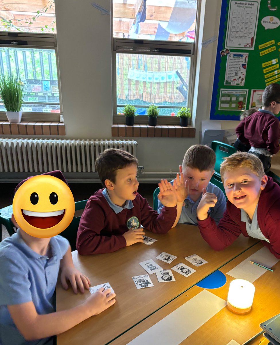 LPCommunity_'s tweet image. Blwyddyn Tri had fun doing there daily Welsh. 🏴󠁧󠁢󠁷󠁬󠁳󠁿 
#bethebestyoucanbe