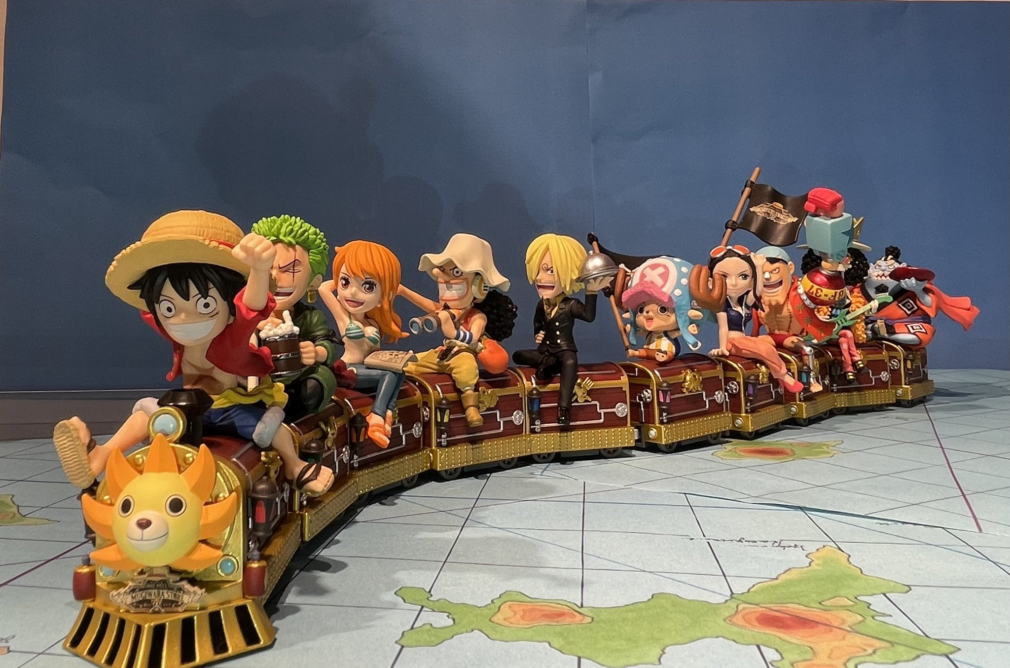 本日より新宿・ 三角広場 で開催！ 「ONE PIECE EMOTION」 ONE
