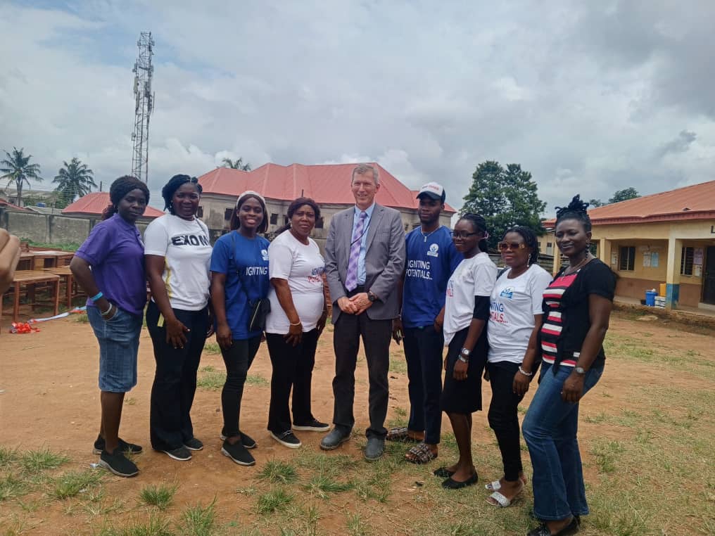 DevtGlowing's tweet photo. Glowing Splints Development Initiative in partnership with the German Embassy in Nigeria donated a total of 150 Pupils Desks and Chairs and 20 Teacher's Tables and Chairs to L.G School 1, Igando. 
#EducationForAll 
#leavenochildbehind
#backtoschoolproject https://t.co/zeLbFeBlzp