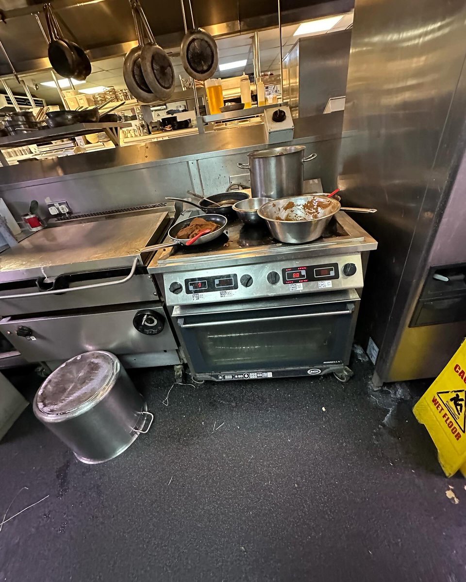 QutroChef ,
Induction with a good oven under .. Designed and Built by CCE London ,
This one has been in a London Hotel going on 10 years ,