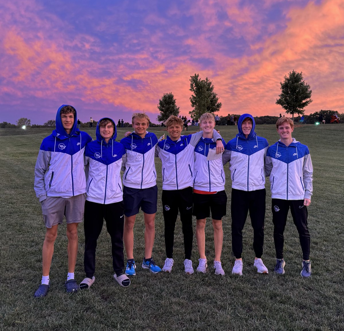 JaysXC's tweet photo. 𝑭𝑹𝑰𝑫𝑨𝒀 𝑵𝑰𝑮𝑯𝑻 𝑳𝑰𝑮𝑯𝑻𝑺
@ Gans Creek

Girls - 4th Place
Boys - 3rd Place

𝑴𝑬𝑫𝑨𝑳𝑰𝑺𝑻𝑺 🏅
Lily Hurt • 10th
Ella Brown • 13th
Charlotte Timba • 25th
Patrick Cleary • 8th
Todd Yeates • 15th
Connor Nicholson • 22nd
Colin McKenna • 24th https://t.co/JKNrERTm0S