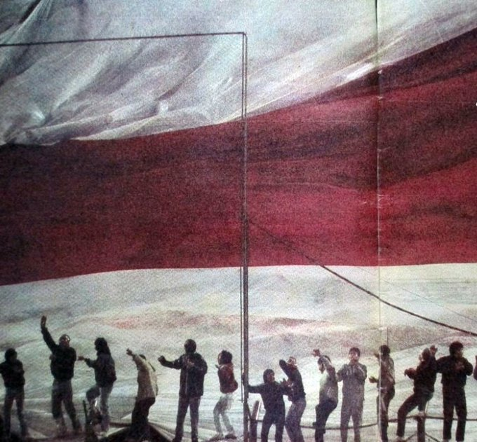 chomickirio's tweet photo. Feliz día del hincha de River. Mientras viva tu bandera, la izaremos con honor. https://t.co/VOb0IW8s6W