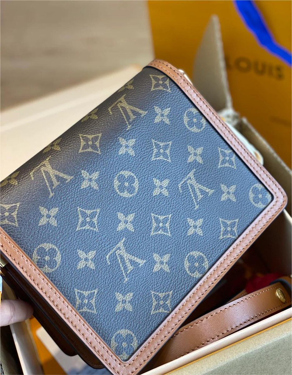 vmknrtm's tweet photo. I like the bag I bought today. It suits me very well. https://t.co/LmMIIeeta3