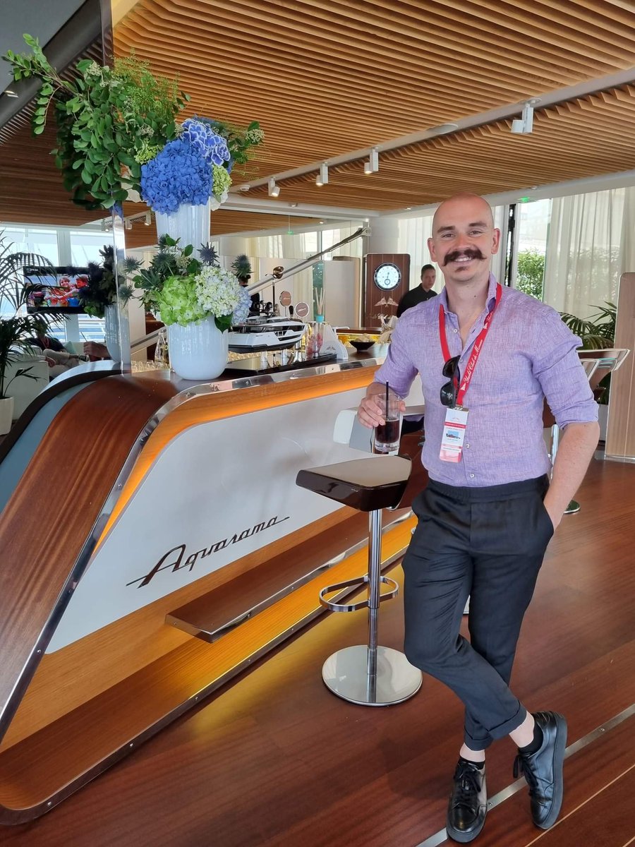 I’d bet my life savings that Kristjan Qullamägi is one of the greatest stock traders of this century, not because of some fancy tricks or complicated strategies, but because he unlocked a formula that’s hard to resist.

Here’s what we can learn from him (a thread 🧵):