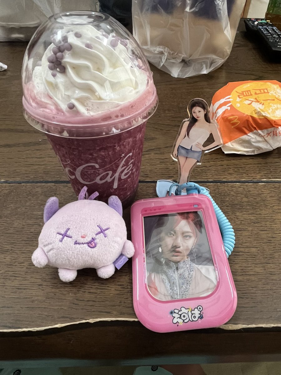 sateraito0331's tweet photo. #aespaとフラッペの無敵コラボ
@McDonaldsJapan https://t.co/eJBQlOQ4k5