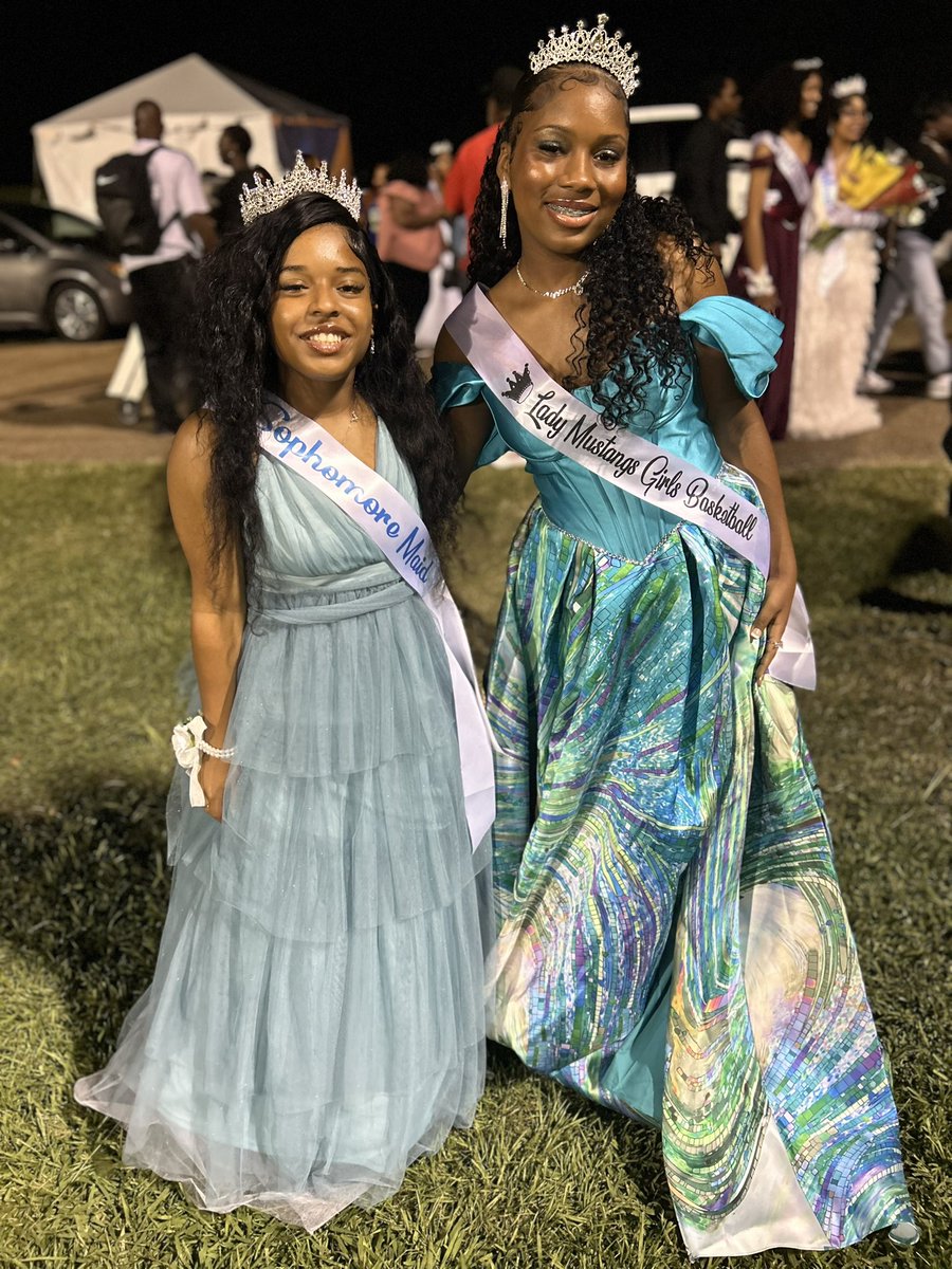 LadyMustang_MHS's tweet photo. Happy Homecoming 2024! 🐎💙🩶 Our young ladies represented our program so beautifully. 😍

👑 Miss Senior: Haley Bradford
👑 Sophomore Maid: Ayanna Muhammad 
👑 Miss Basketball: Jaida Wade https://t.co/b8K066m1jv