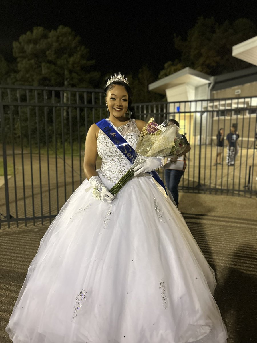 LadyMustang_MHS's tweet photo. Happy Homecoming 2024! 🐎💙🩶 Our young ladies represented our program so beautifully. 😍

👑 Miss Senior: Haley Bradford
👑 Sophomore Maid: Ayanna Muhammad 
👑 Miss Basketball: Jaida Wade https://t.co/b8K066m1jv