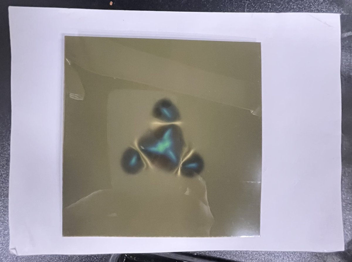 KangWellness's tweet photo. Have you ever seen this, the world-first photo taken over a magnetic viewer film on the living world scale pseudo magnetic monopole (in triangular form of South polarity) https://t.co/mGEfwEi7rk