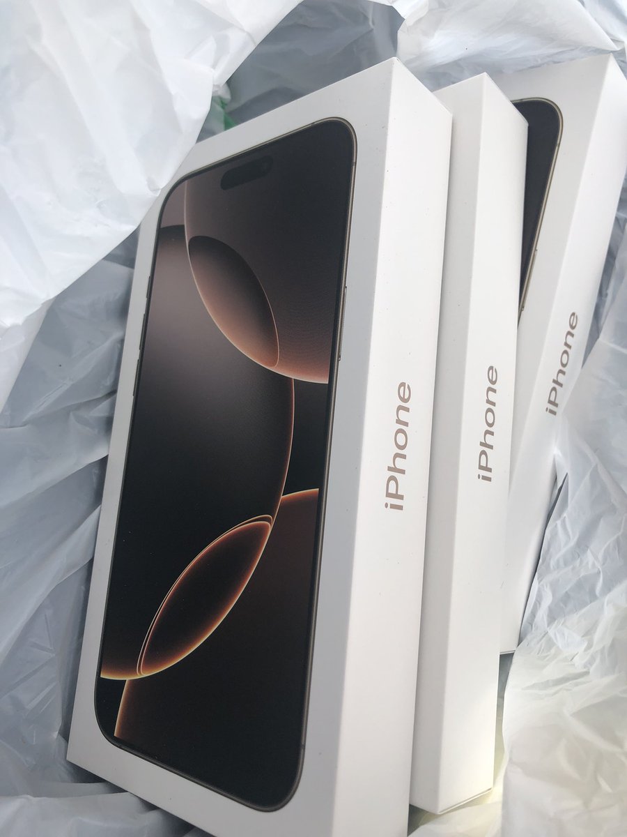 ymtk120's tweet photo. 今年のiPhone郵送はもう届いた https://t.co/gsrexkFhZM