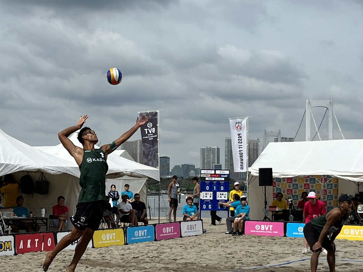 beach_kabto's tweet image. 🇯🇵ジャパンビーチバレーボールツアー2024第7戦グランドスラムお台場大会
髙橋巧･池田隼平ペア 準決勝進出❗️

髙橋巧･池田隼平ペア2-0黒川魁・安達龍一ペア

応援ありがとうございました！
2試合後に白鳥勝浩の登場です。
応援よろしくお願いします📣

#カブトビーチバレーボールプロジェクト
#KABTO