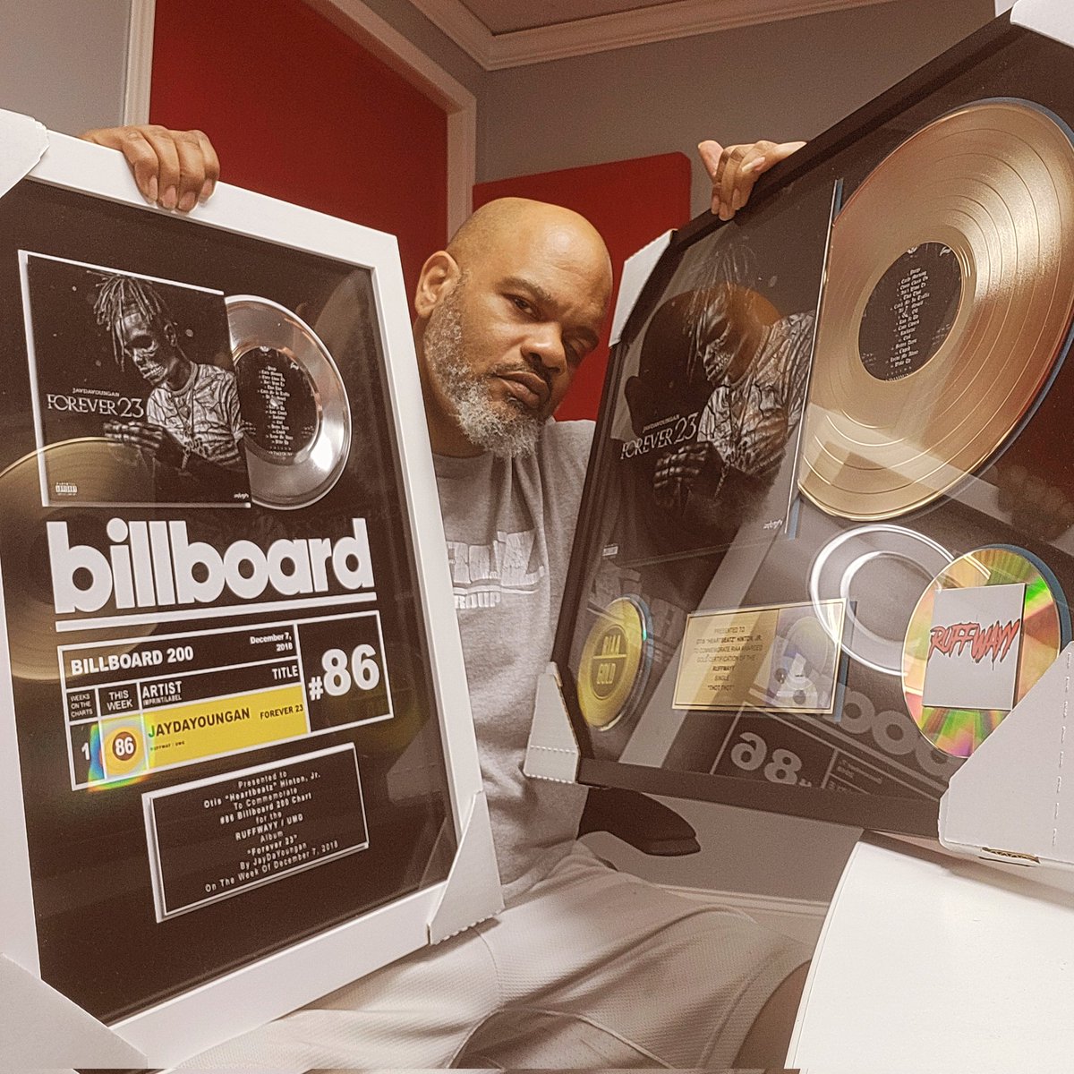 DubG228's tweet image. That 45 hit different ova dis way!! #LibraGang #BirthdayBoy #BIGHEROZBUSINESS #LL23 ♎️🎉📀💿💫🎼