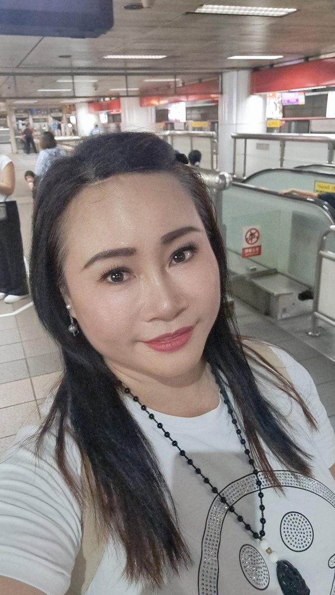#來匆匆去匆匆為了一個案場估價4小時內台中台北來回～累死了
#助理男友今日無法陪同～只能自己來～高鐵上吃早午餐
#怎麼高鐵隨時都是人呀～😱
#下午繼續當超人～台南高雄
（#愛心留言+#轉推轉推轉推呦～跟隨💖）
#大奶
#超熟女 https://t.co/j0duurjHeW