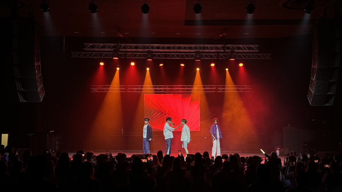 BDU4official's tweet photo. [📸]
B.D.U First World Tour for Wishpool: Flash &amp; Light 💫

Thank you, Minneapolis ❣️
Thank you for being with us today 🫡

#BDU #비디유 #BDUtourforWISHPOOL
#BDU_In_Minneapolis #USA https://t.co/aCRGhH6jNp