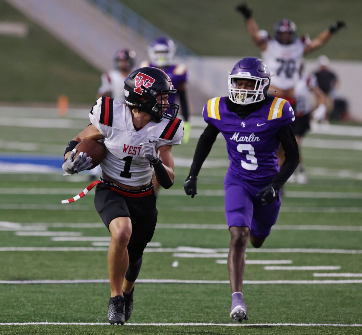 FINALS on #TribFridayNight:

Harker Heights 34, Midway 26
Temple 44, Shoemaker 26
Rouse 28, Lake Belton 20
University 28, Lampasas 21
San Angelo Central 37, Waco High 6

(thread - cont.)

wacotrib.com/tribfridaynigh… 

#txhsfb