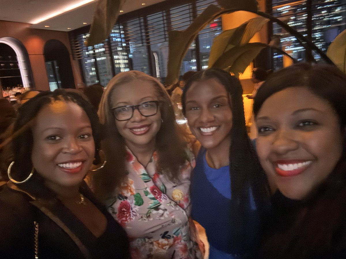 vgustavemd's tweet photo. 🔥 The #ABGHNexus2024 has officially started and it's absolutely awe-inspiring! Love to my sisters. So proud of @blackingastro for all the hard work in making this happen! 🌟 https://t.co/bPbBkuC6QY