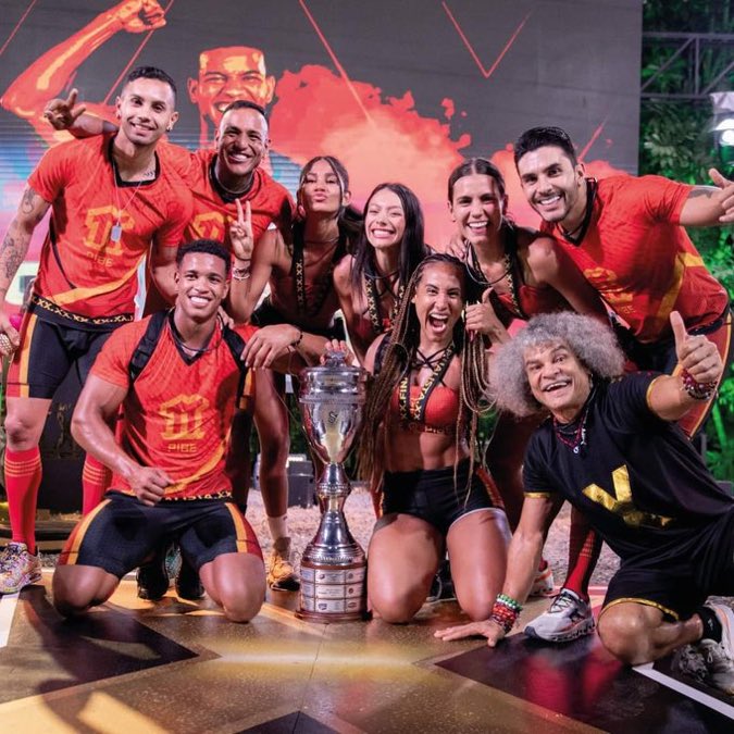 banquez_ines's tweet photo. Los amo tantoooo.❤️🥹
#Desafio20Años https://t.co/QZx8TMFipa