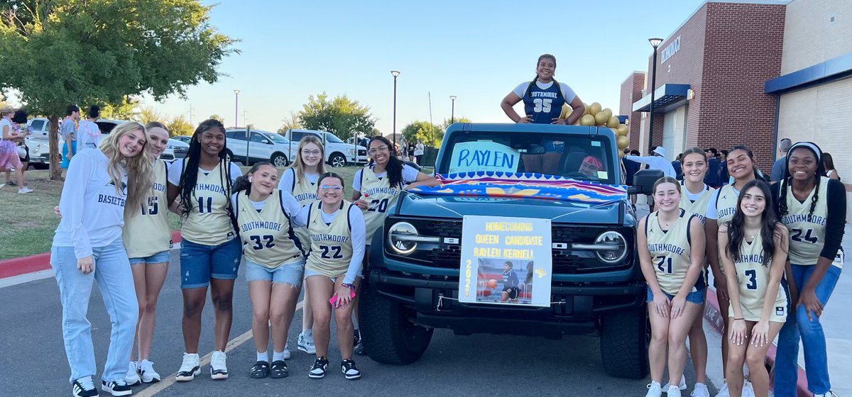 SouthmooreWBB's tweet photo. Homecoming Week with our girl @KernellRaylen was a blast. #together https://t.co/BZe9eObGwQ
