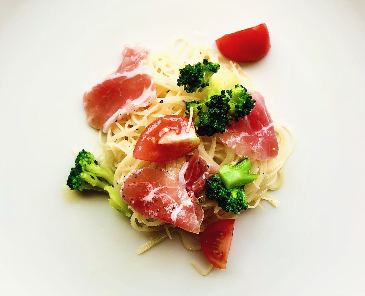 choh_u's tweet photo. 生ハム、トマト、ブロッコリーの冷製パスタ。
冷蔵庫の有り合わせで。
#好日画報 #昼ごはん #パスタ #冷製パスタ
#kojitsugaho #lunch #pasta #coldpasta https://t.co/ciakSAoI48