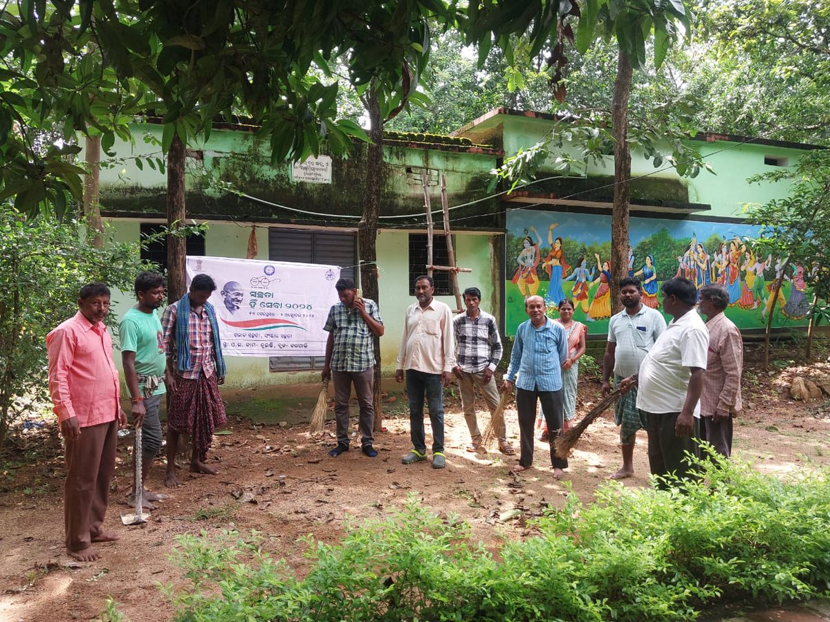 BarapaliB's tweet photo. Mass Cleaning Campaign at Tulandi GP under SBM-Gramin.
#SwachhtaHiSeva2024 #SwachhBharatMission 
@DMBargarh @zpbargarh https://t.co/M68iUqyLhD