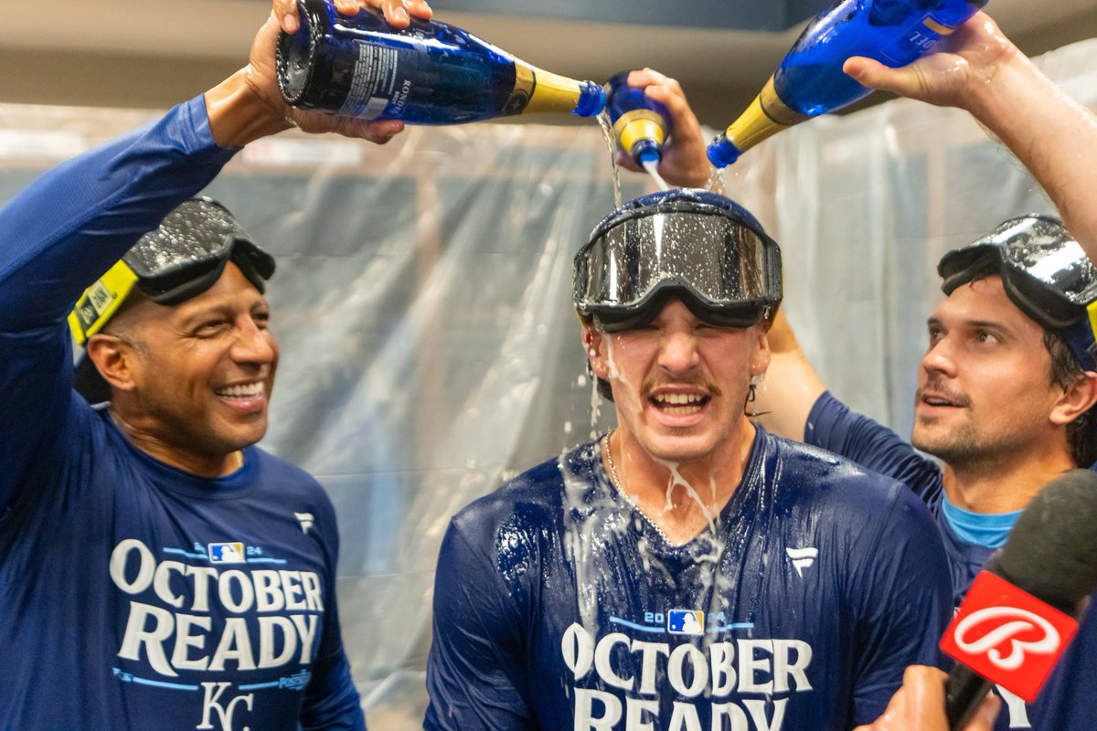 MLB's tweet photo. The @Royals are crashing the #Postseason party. #CLINCHED https://t.co/X1z9EMP0QI