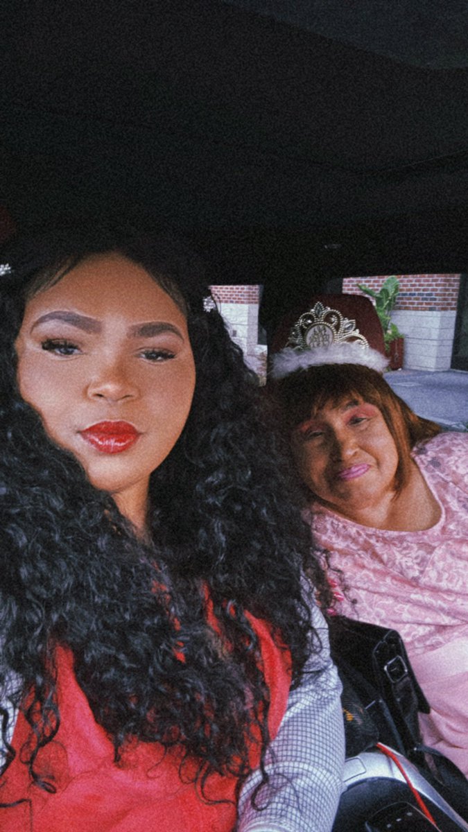 LisaMolock's tweet photo. My fav girl in the whole world my mommy 🖤💜 https://t.co/vMDrRoR6AH