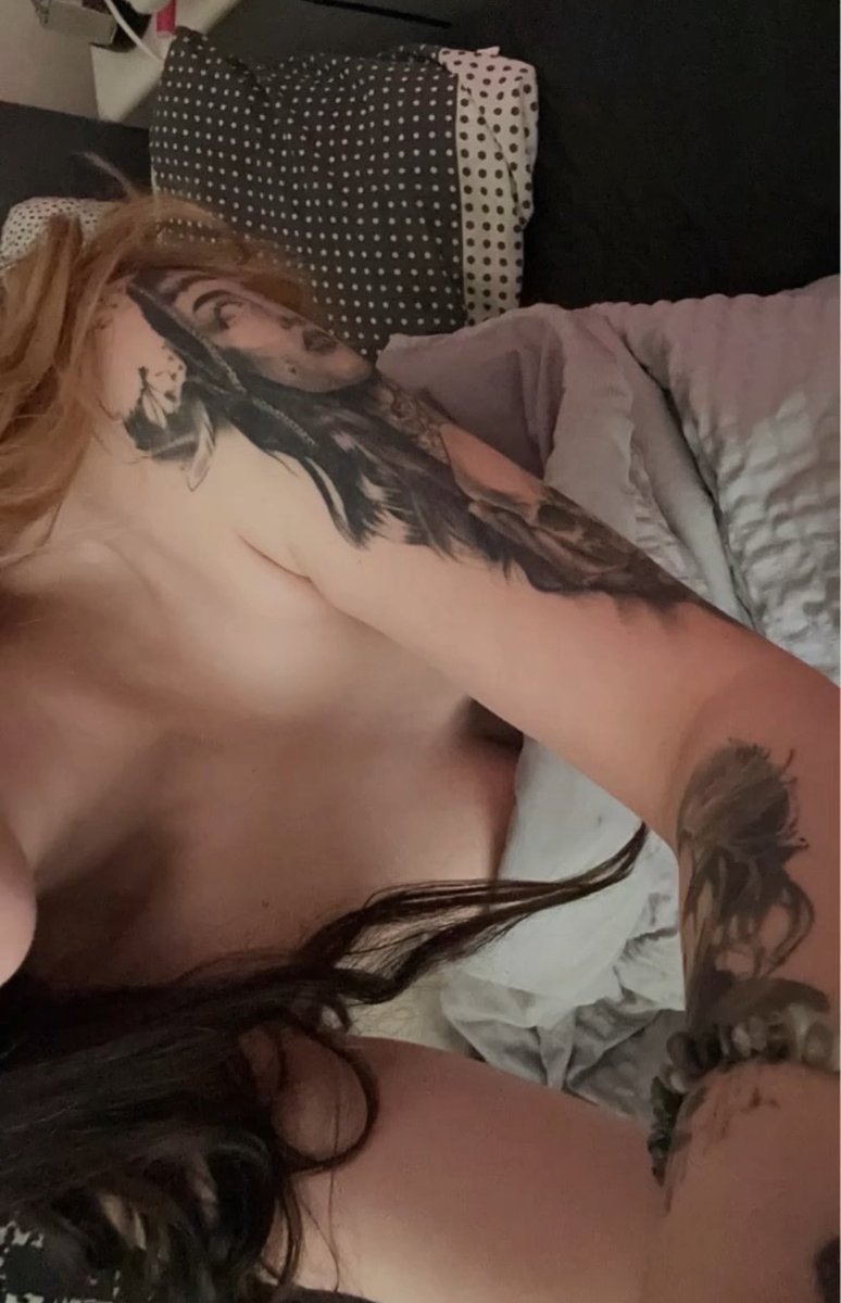 was @/bxtchassbaby 
new pinned, not new to nsfwtw
 • she/they
 • 20 [mdni]
 • queer sub 
 • breed me? 
♡ + ↺ to be moots <3