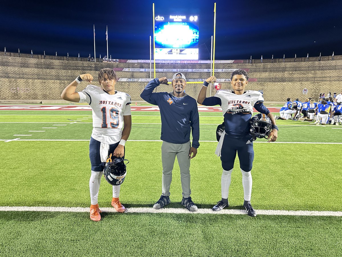 Mustangs Win 35-7!  Third District Win! 
3️⃣ Pass TDs

#QBFactory #SpotEmDotEm #DualThreat 🎯🦾