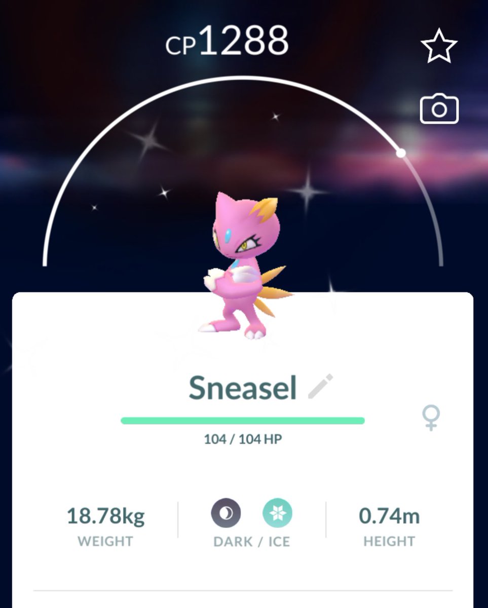 I caught a shiny Sneasel! She’s so pretty 😍