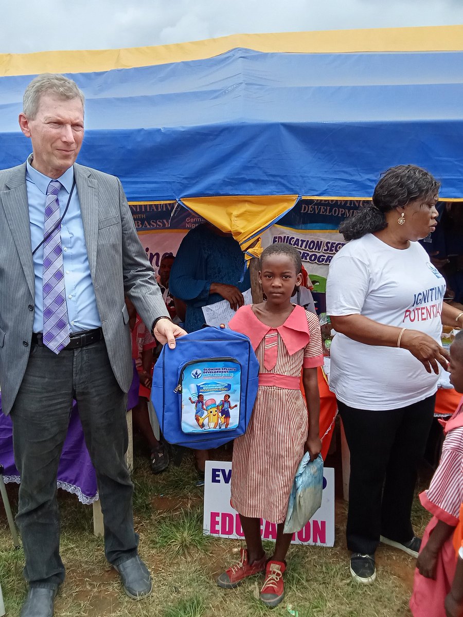 DevtGlowing's tweet photo. We also had our Back to School Project at L.G Pry School 1, Igando Alimosho LGA. 
School Bags, Sandals, Socks, Notebooks, Writing Materials and Water Bottles were given to Children from Poor and Marginalised homes, including the Children with Disability.
#leavenochildbehind https://t.co/0H4GICKb1x