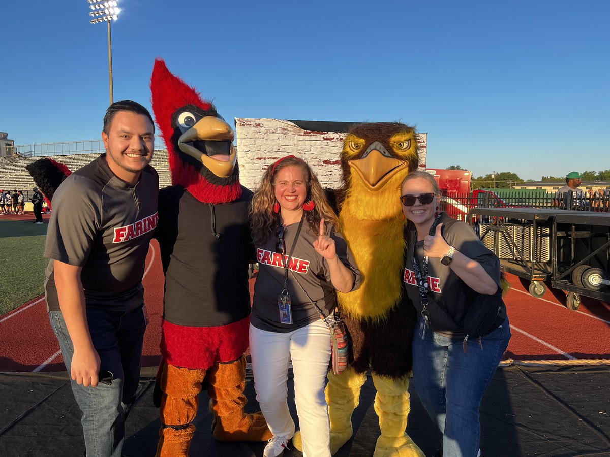 Ms_perezz's tweet photo. Friday Night Lights! @ES_Farine night at the Macarthur HS game. #whatdofalconsdo? #SOAR https://t.co/Ji8Kx1eHZl