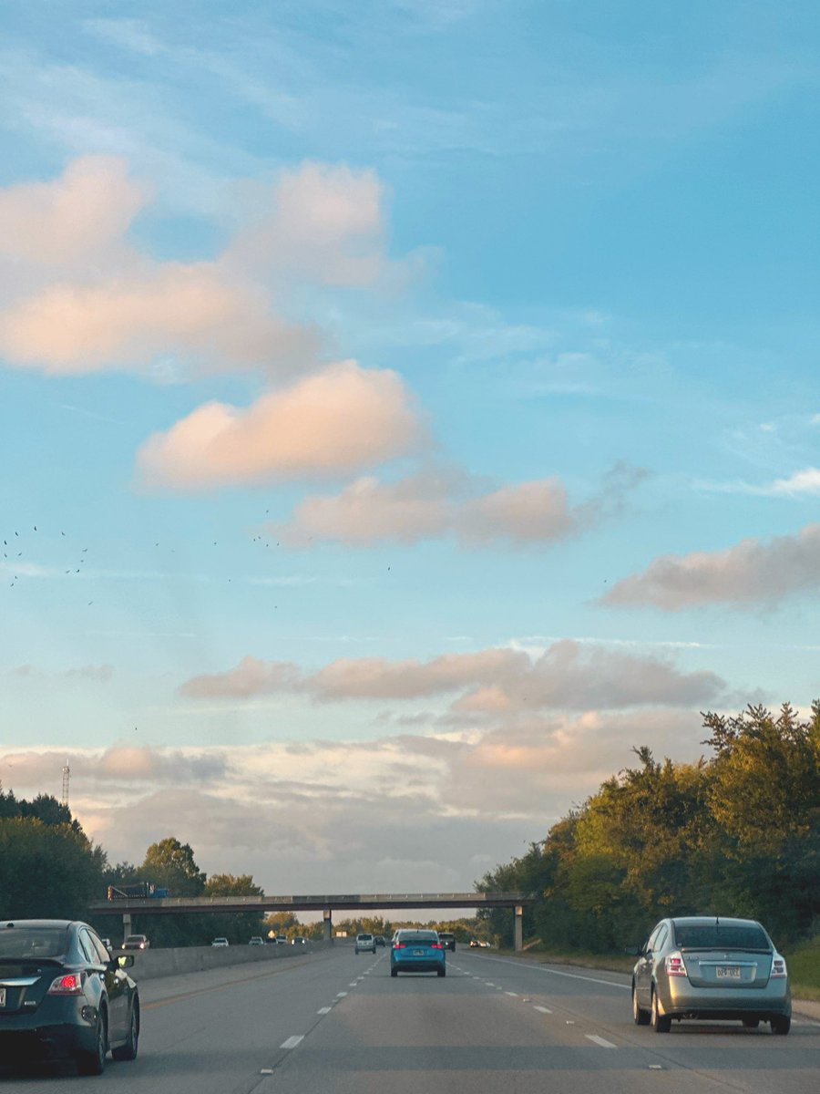 caroluciaa's tweet photo. my favorite color: the sky https://t.co/oJcLylcQYE