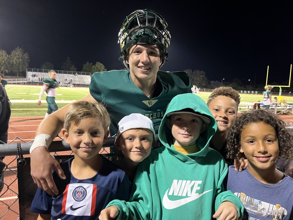 MrMackinRealtor's tweet photo. Shout out to to @Danny_Mercado25 you made these kids night! https://t.co/jUzuXw1CYx