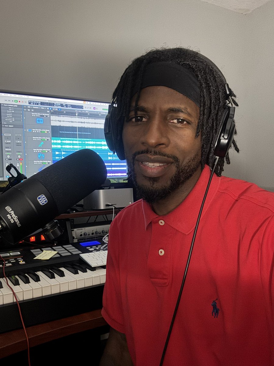 kavfrumedia's tweet photo. Late night voice over work for PKG project 

#ODUStudentJournalist 
#ODUTVNews https://t.co/DdBEZE3Fui