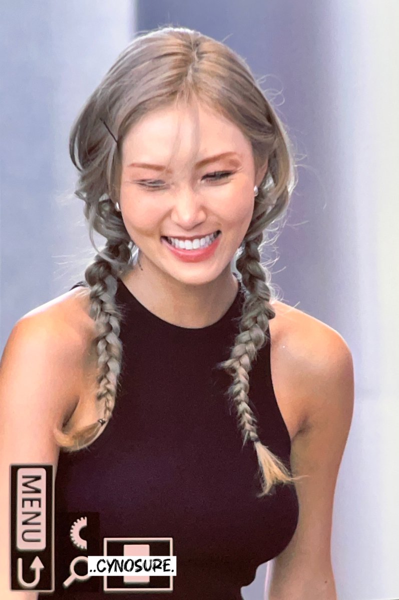Cynosure0619's tweet photo. 240928 프리뷰

#화사 #HWASA https://t.co/7gzGGgxN9U