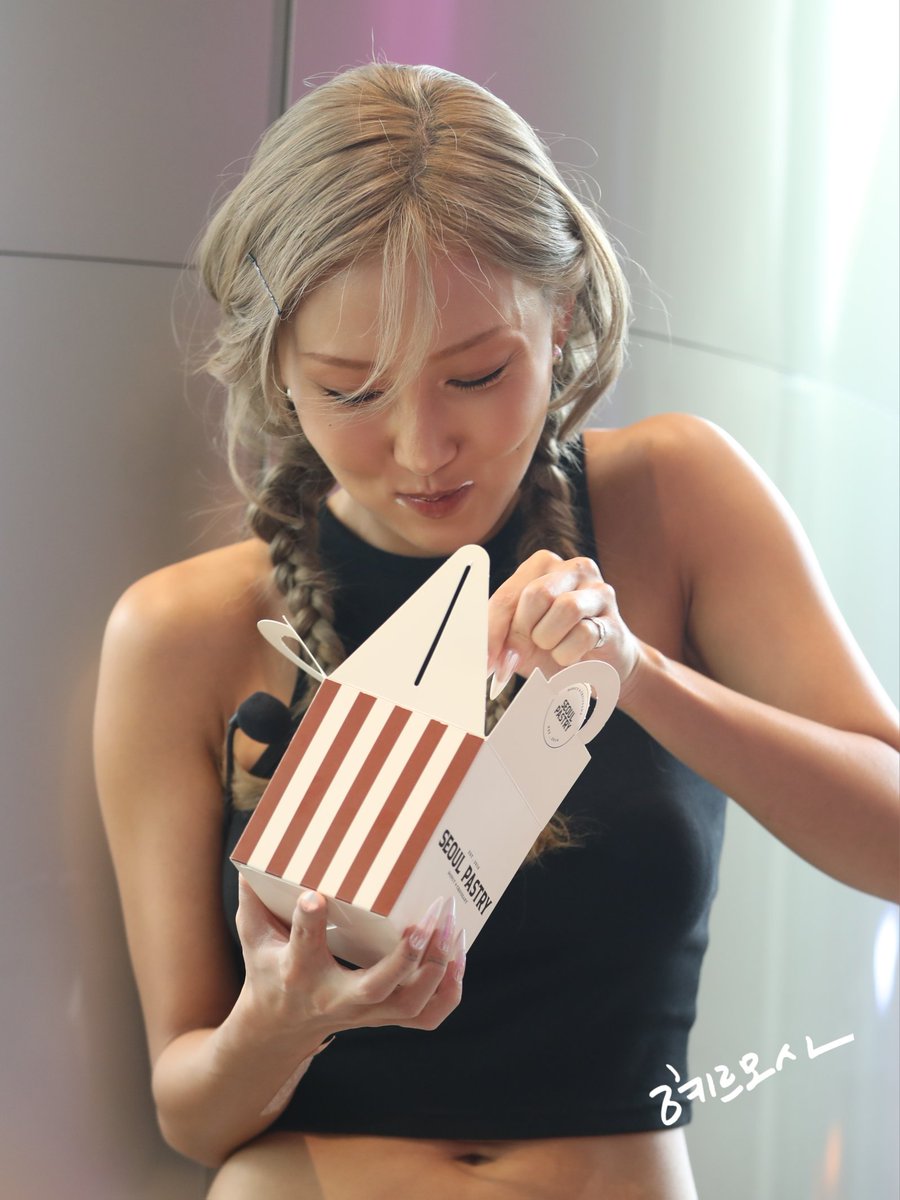 Hermosa_723's tweet image. 240928 음악중심 미니팬미팅

너무 귀여워서 미칠 것 같아요💘

#HwaSa #화사