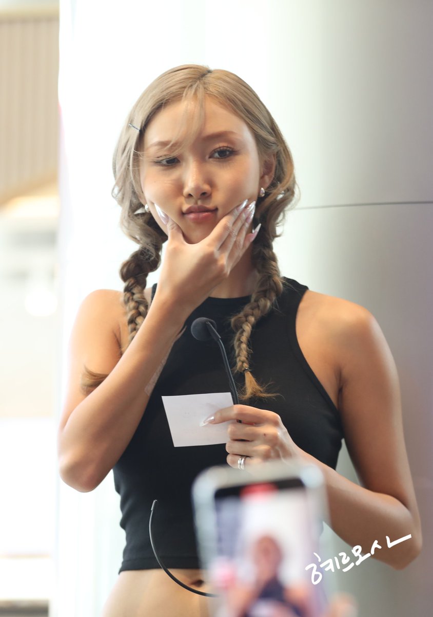 Hermosa_723's tweet image. 240928 음악중심 미니팬미팅

너무 귀여워서 미칠 것 같아요💘

#HwaSa #화사