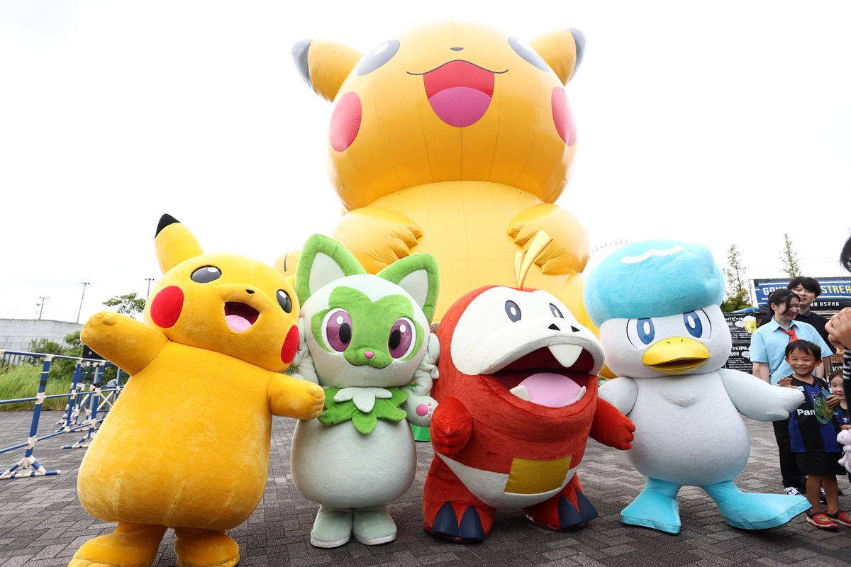 本日は #ポケモンセンターオーサカ から #ピカチュウ #ニャオハ