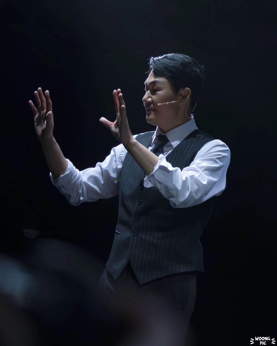 woong_pic's tweet photo. 👐
#박성웅 #랑데부 #연극 https://t.co/zMjBWKYZ90